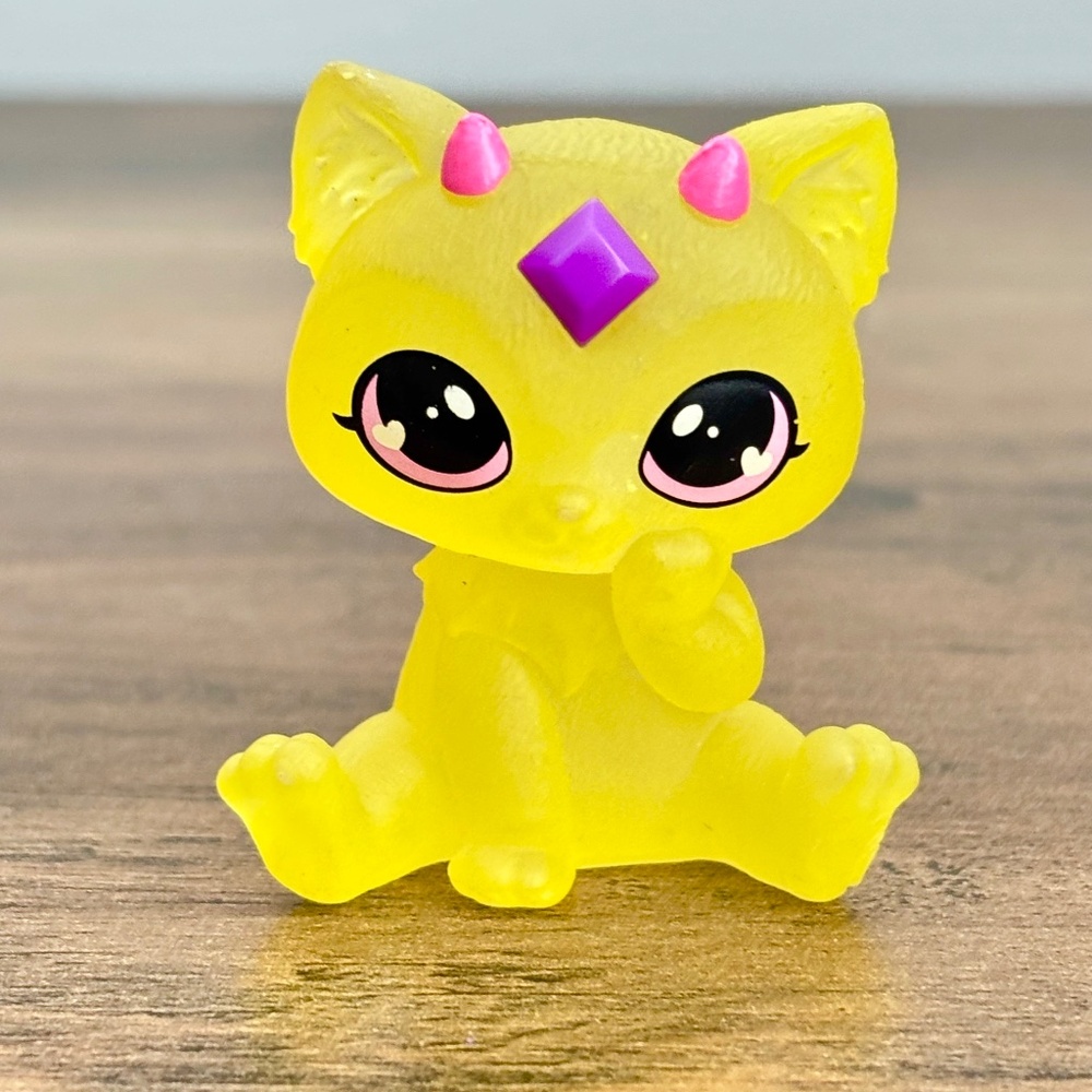 Magic Mixies Mixlings Series 1 PRIYA Yellow Cat Toy Figure Replacement Topper